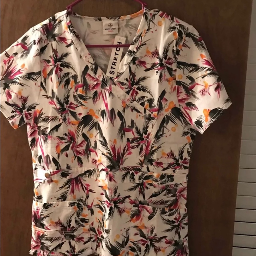 (4) medium Scrubs NWT